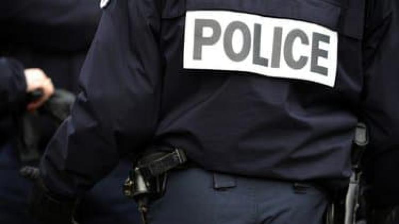 Un agent de police n'est pas un "officier de police"  !