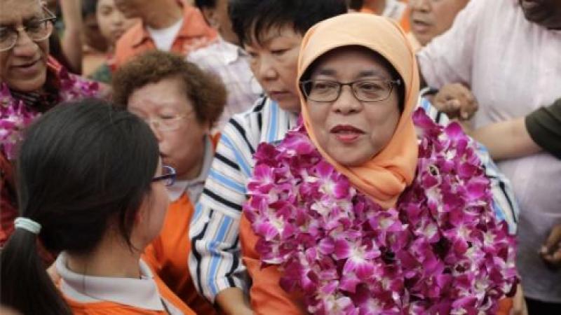 Singapour : une musulmane devient la première femme présidente