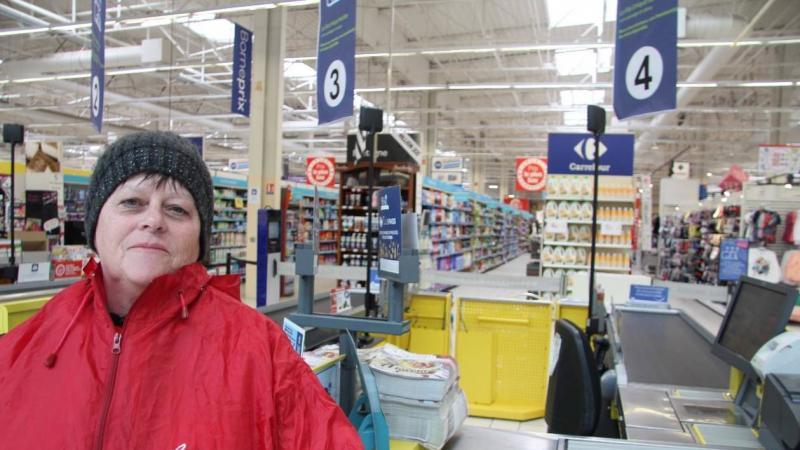 Viviane, caissière gréviste à Carrefour : « Je gagne 950 €, pour 30 heures par semaine »