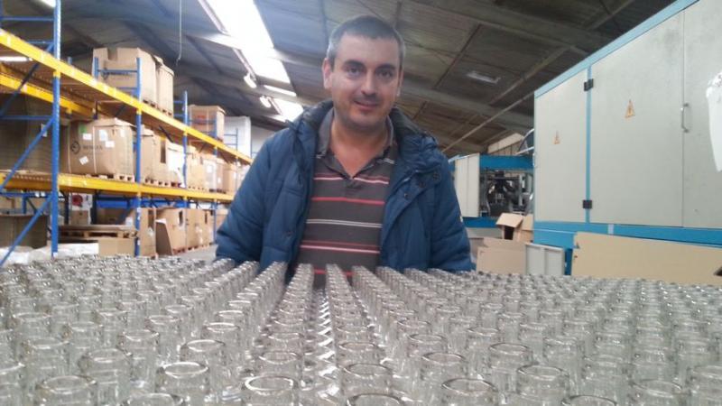 Saintes : un ingénieur fabrique les premières bouteilles 100% végétales