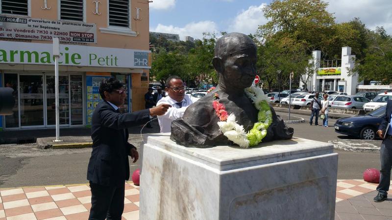 La statue de Gandhi doit être retirée de la place de la Croix-Mission (Fort-de-France) !
