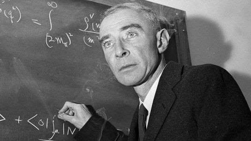 Robert Oppenheimer : les deux visages du père de la bombe atomique