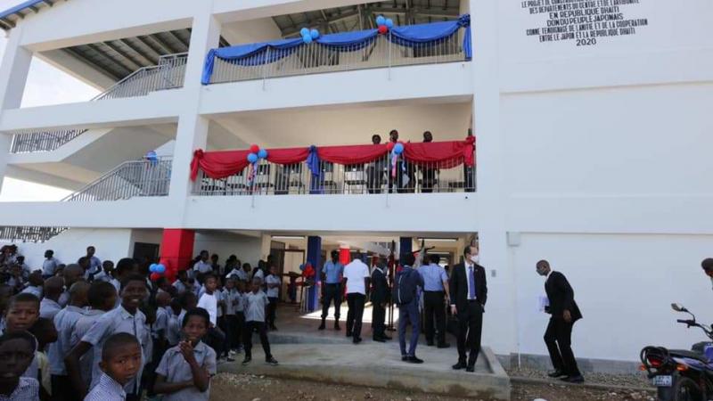 L’ambassade du Japon remet 12 écoles flambant neuves au gouvernement haïtien