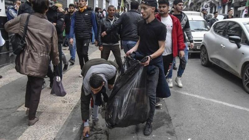 En Algérie, les contestataires nettoient les rues après les manifestations