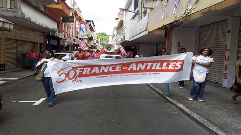 LE QUOTIDIEN "FRANCE-ANTILLES" DANS LA TOURMENTE