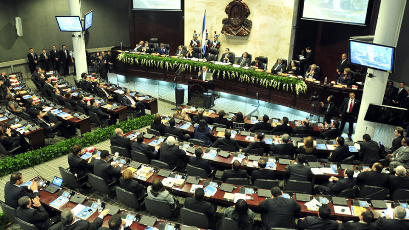 Honduras – Corruption : Un juge ordonne l’arrestation de 38 parlementaires et fonctionnaires