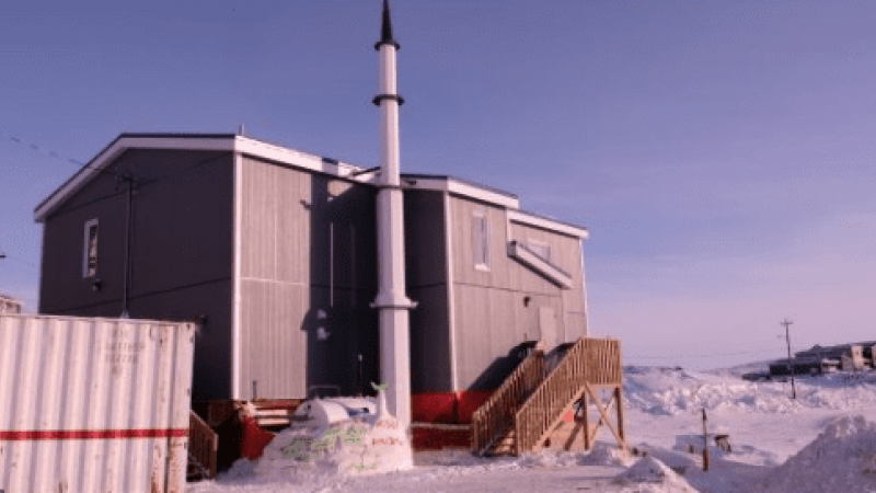 Grand Nord canadien : une mosquée perdue dans une étendue de glace
