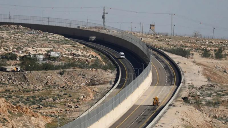 Israël inaugure la "route de l'apartheid" au nord de Jérusalem