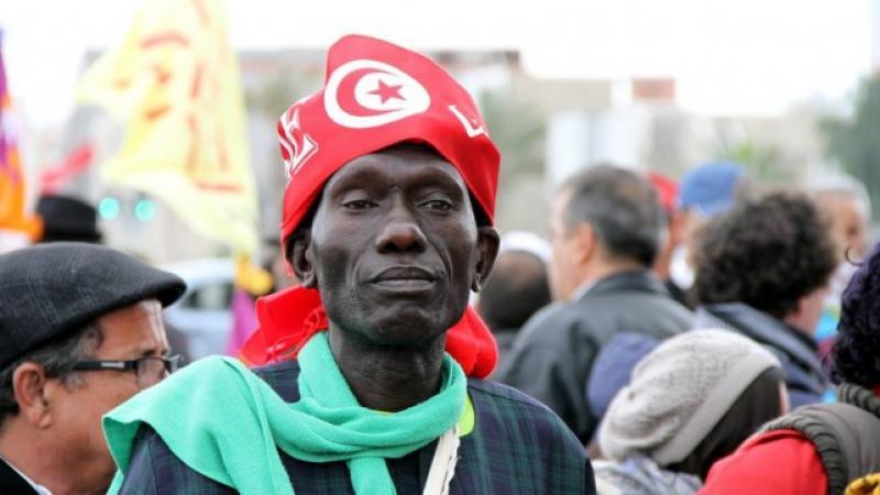 Tunisie : « On va quitter votre beau pays si accueillant », le témoignage d’une victime de racisme !