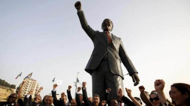 Une statue de Mandela en solidarité avec les Palestiniens