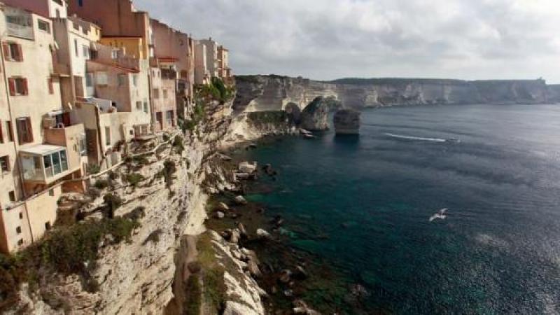 Il faudra résider en Corse depuis cinq ans pour y devenir propriétaire