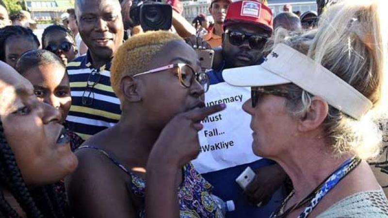 Cape Town: des baigneurs noirs chassés d’une plage