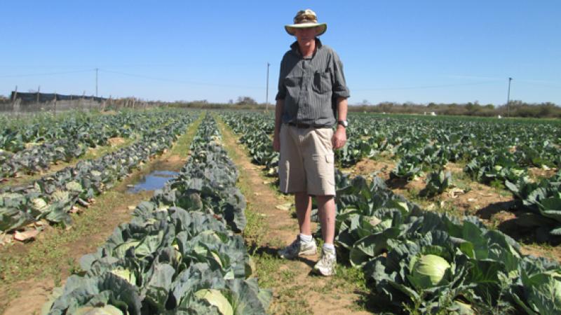 New regime in Zimbabwe hands back land to evicted white farmer