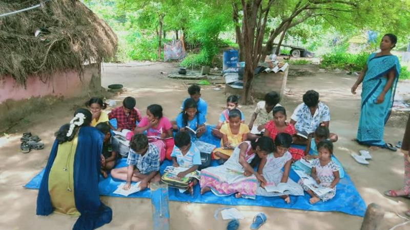 Dans les villages d'Inde, des bibliothèques mobiles, y compris en poussettes