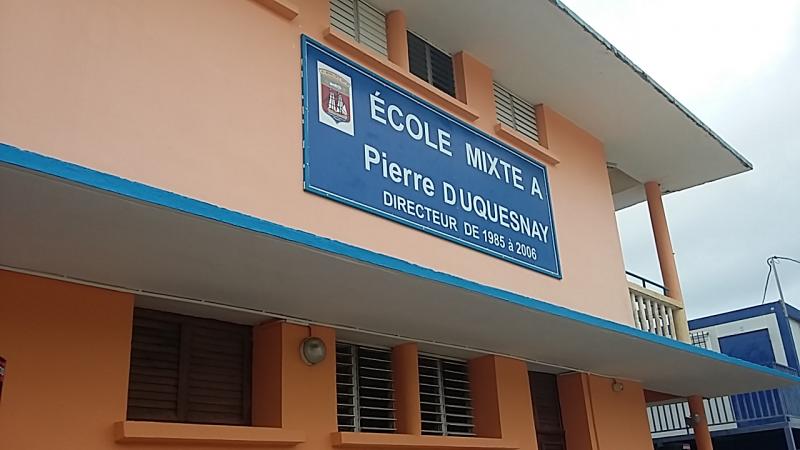 Au MARIN, le 22 janvier 2020, l’Ecole Primaire mixte A est dénommée « Ecole Mixte A Pierre DUQUESNAY, Directeur de 1985 à 2006 »