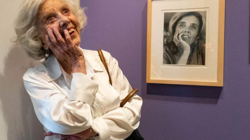 Elena Poniatowska recibe el premio internacional Carlos Fuentes a la Creación Literaria 