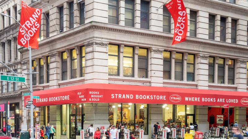 La propriétaire de Strand, librairie sauvée par ses clients, investit chez Amazon