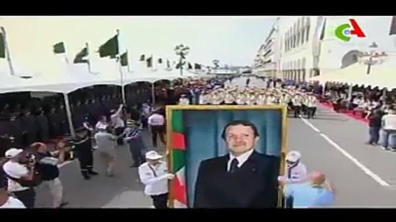 Pòtré Abdelaziz Bouteflika té adan défilé-a