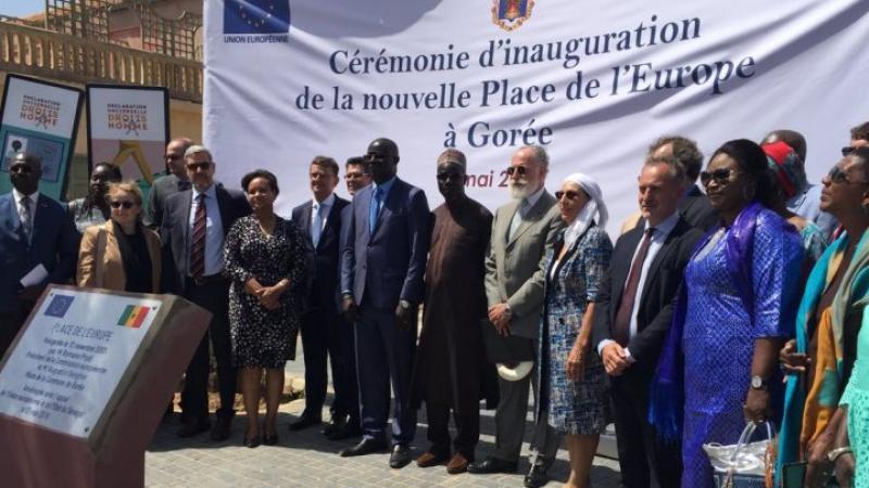 Une "Place de l'Europe" à l'île de Gorée ou quand les "élites" africaines touchent le fond
