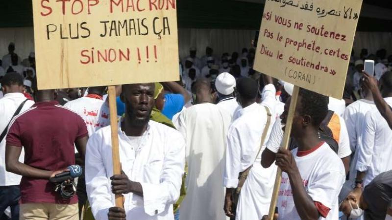 Des milliers de Sénégalais manifestent contre les caricatures de Mahomet 