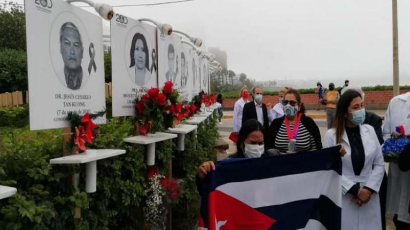 Médicos cubanos regresan de Perú tras seis meses de colaboración