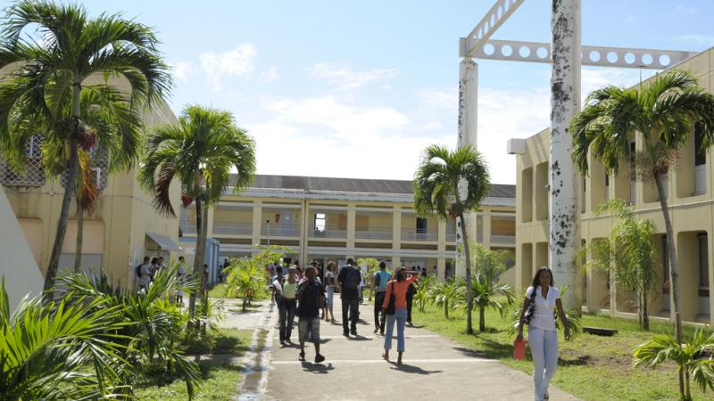 En Martinique, personne n'a jamais demandé la création d'une "Université de la Martinique" !