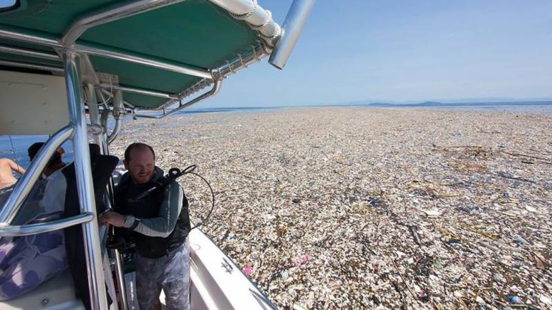 Des photographies inquiétantes des Caraïbes montrent une mer de plastique et de polystyrène