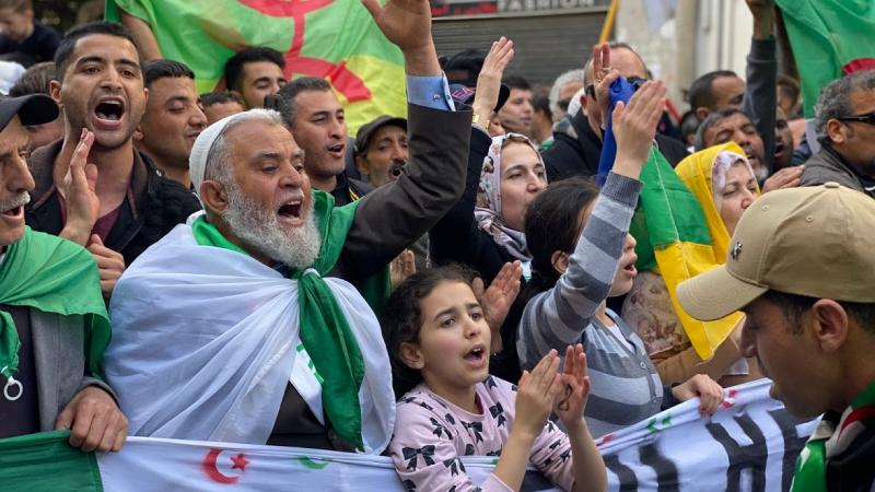 « Généraux à la poubelle, l’Algérie sera indépendante » : la nouvelle révolution algérienne comme moment fanonien ou Penser le Hirak algérien à travers Fanon – Partie 1