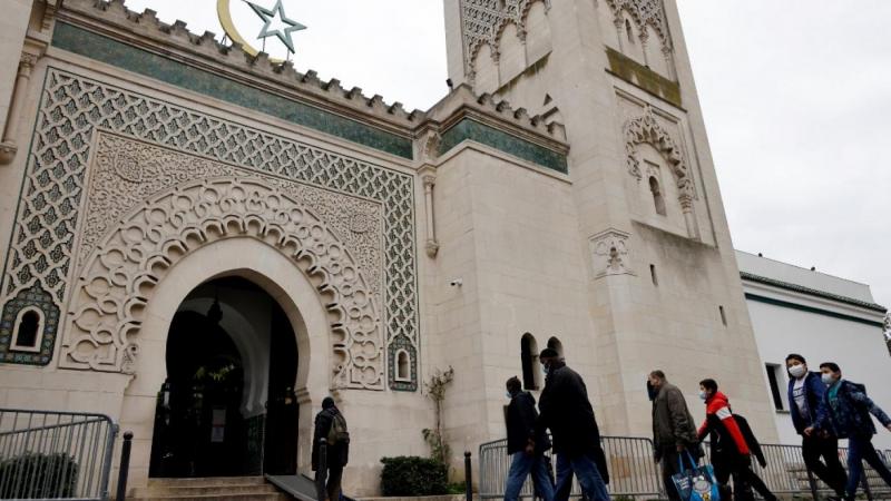 France : une loi pour défendre les principes de la République qui cache mal son obsession de l’islam