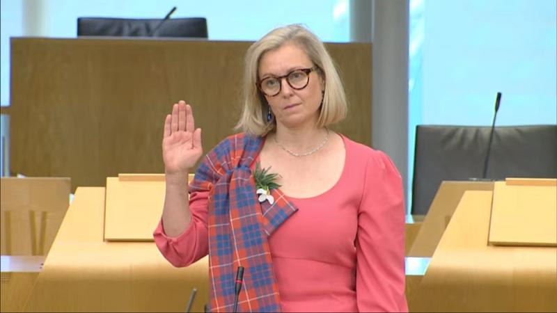 Member of the Scottish Parliament takes oath of allegiance in Welsh