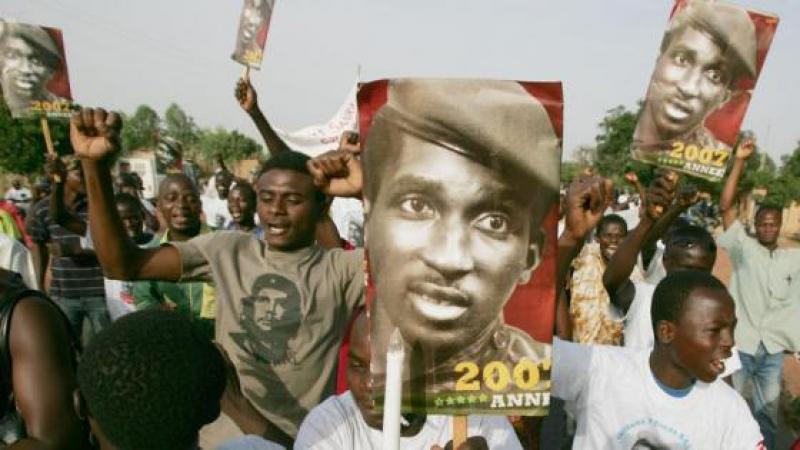 BURKINA FASO : L’ENQUETE SUR LA MORT DE THOMAS SANKARA PERTURBEE PAR LE COUP D’ETAT