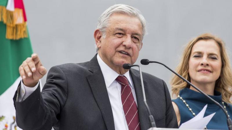 Au Mexique, le nouveau président divise son salaire par deux et vend son avion
