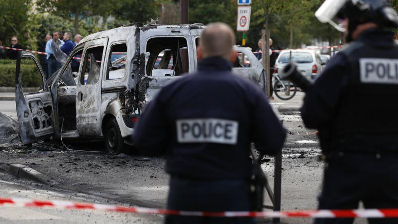 A propos de l'incendie d'une voiture de police à Viry-Châtillon