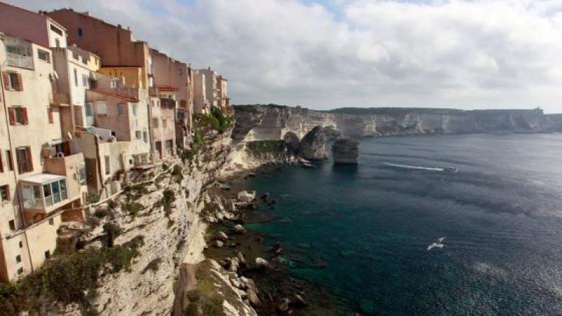 Il faudra résider en Corse depuis cinq ans pour y devenir propriétaire 